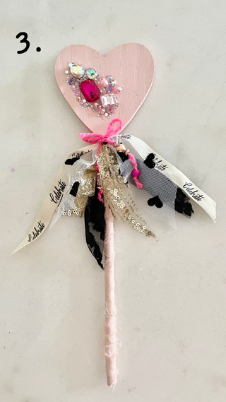 CONFETTI  HEART WAND