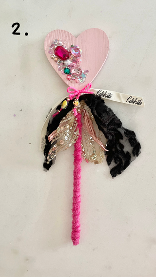 CONFETTI  HEART WAND